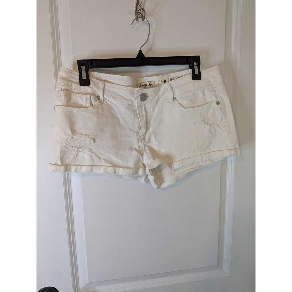 Indigo Rein Womens White Distressed Denim Shorts Lace Pocket Detail Size 11
